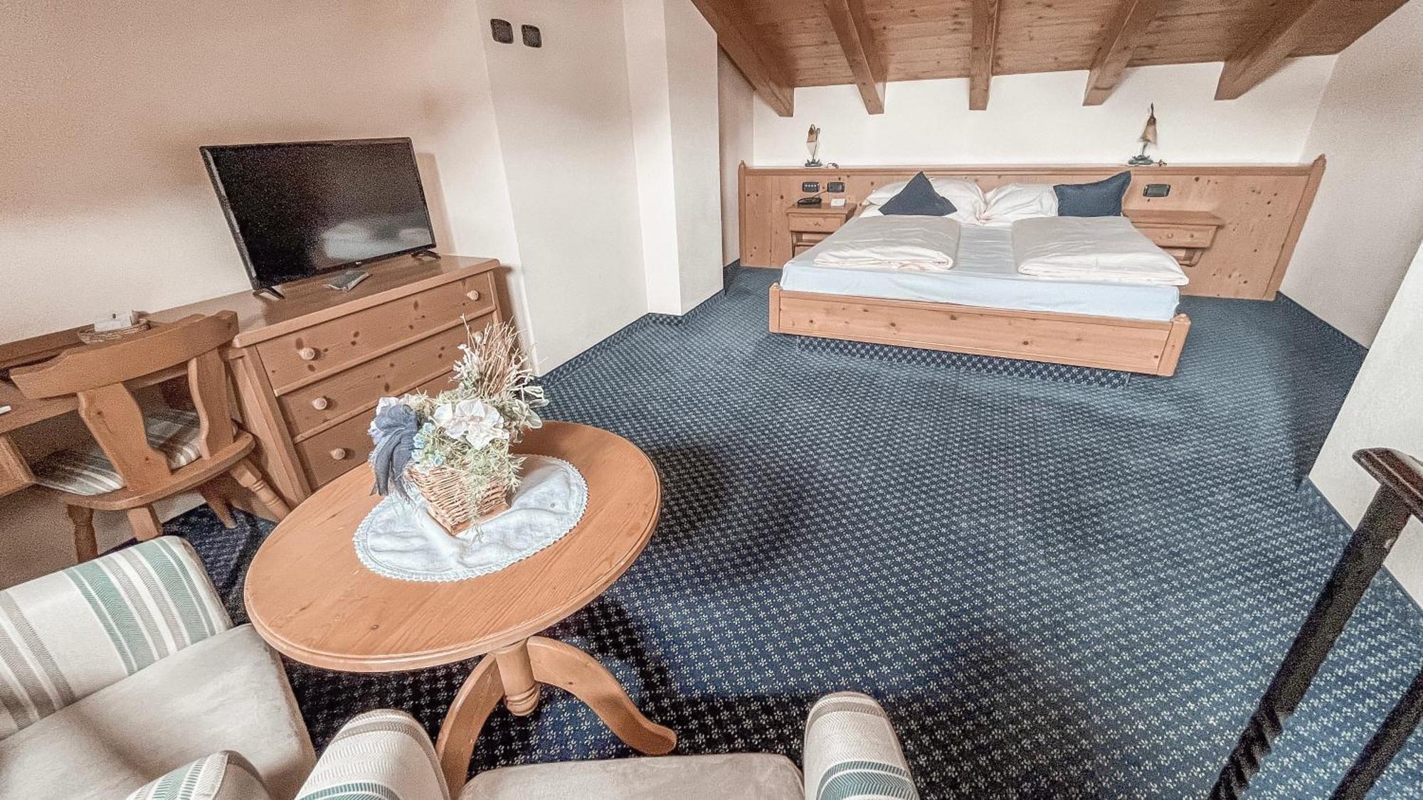 Hotel Flora Лівіньо Екстер'єр фото