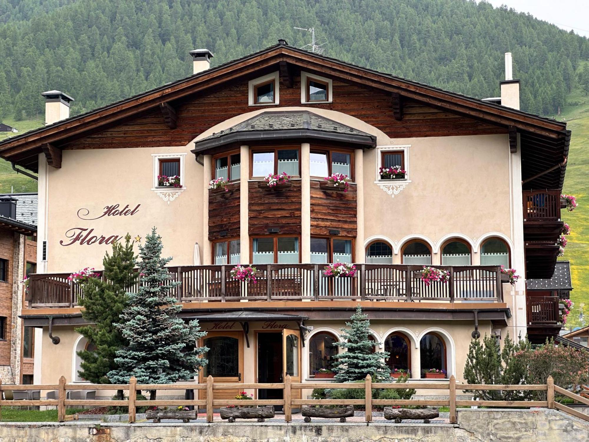 Hotel Flora Лівіньо Екстер'єр фото